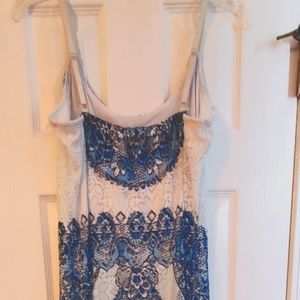 Venus lace dress, Size Medium